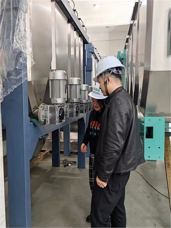 全自動上料機(jī)上配套使用艾思捷蝸輪減速機(jī).jpg
